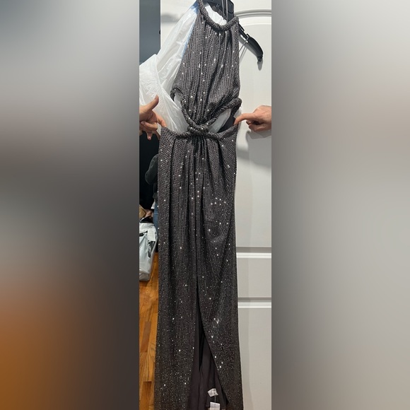 AREA CRYSTAL EMBELLISHED HALTER GOWN LARGE - Picture 5 of 16